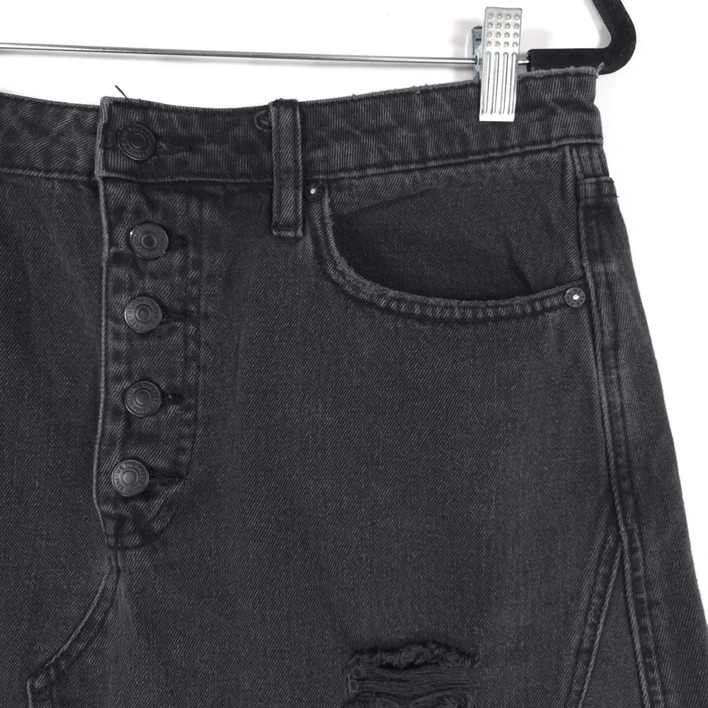 FREE PEOPLE Women’s Black Denim Mini Skirt Button Fly Distressed Cut Off Size 31